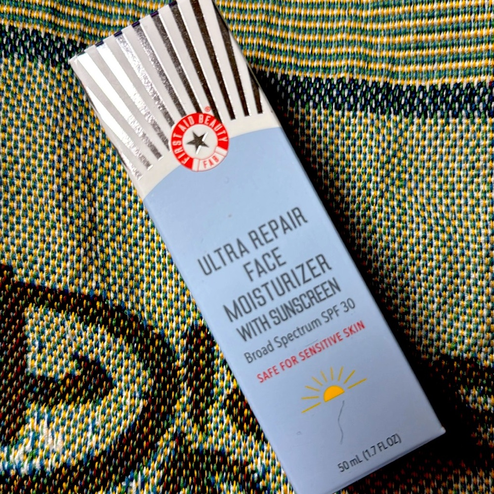 First aid beauty ultra repair face moisturizer with sunscreen
